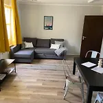 Wohnung Mit Garagenparkplatz An U-Bahnstation